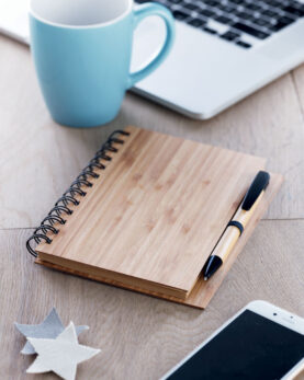 Carnet din bambus cu pix personalizate